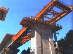 Новосибирские мостостроители возвели первую опору нового моста